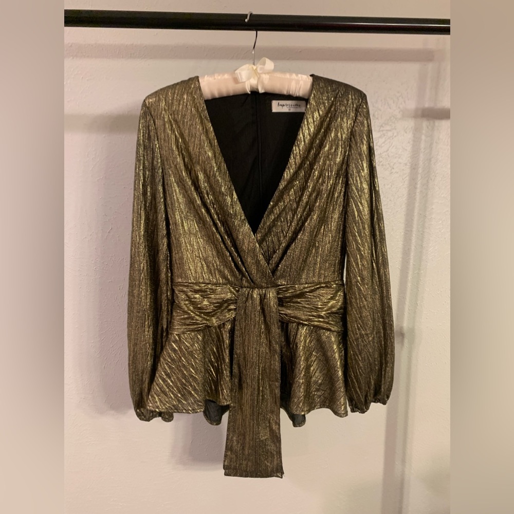 NEW without Tags Impressions Metallic Gold Long Sleeve dressy Peplum Blouse
